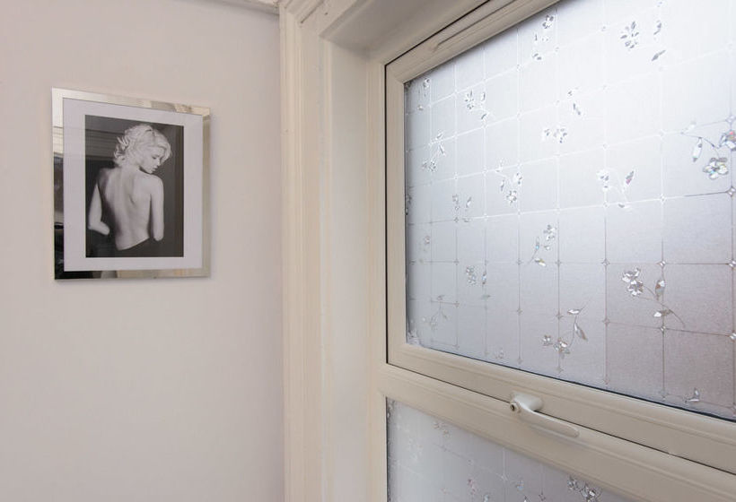 פנסיון Titanic Guest