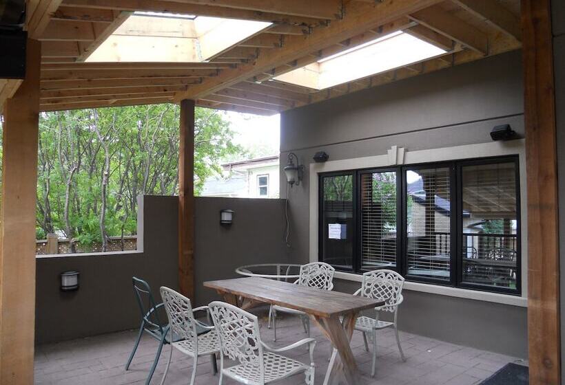 پانسیون Westmount River Inn