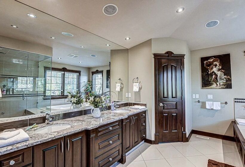 پانسیون Westmount River Inn