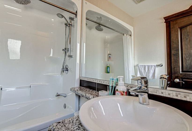 پانسیون Westmount River Inn