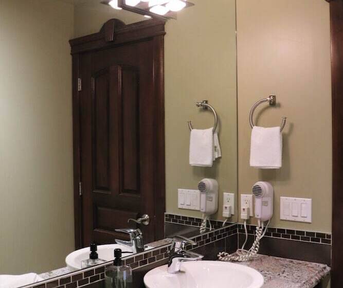 پانسیون Westmount River Inn