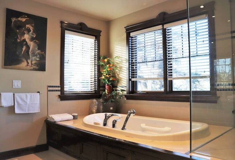 پانسیون Westmount River Inn