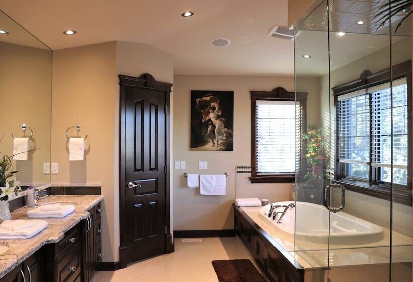 پانسیون Westmount River Inn