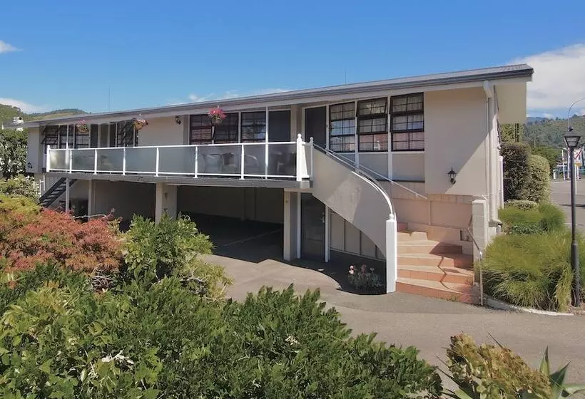 Riverlodge Motel