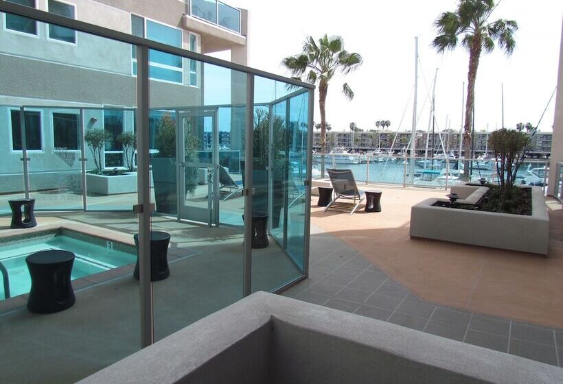 Romantic Studio With Bay View