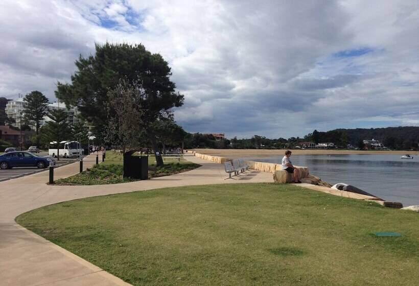 Base Holidays   Ettalong Beach Premium Apartments