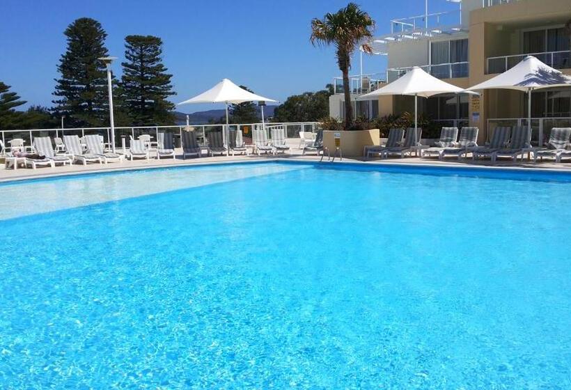 Base Holidays   Ettalong Beach Premium Apartments