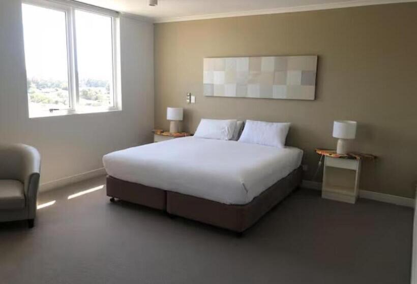 Base Holidays   Ettalong Beach Premium Apartments