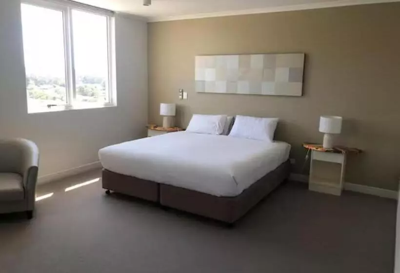 Base Holidays Ettalong Beach Premium Apartments