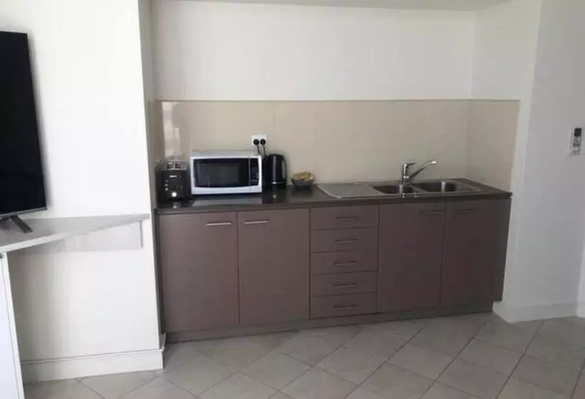 Base Holidays Ettalong Beach Premium Apartments