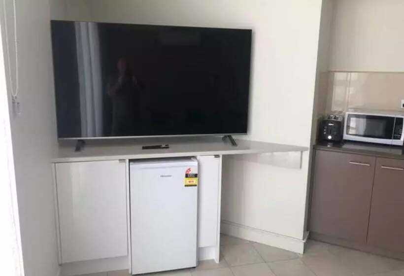 Base Holidays Ettalong Beach Premium Apartments