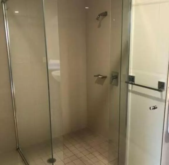 Base Holidays Ettalong Beach Premium Apartments
