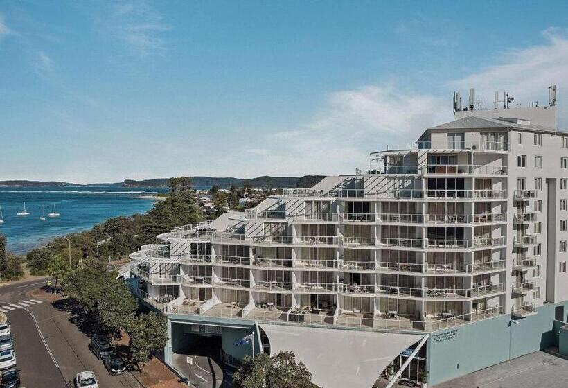 Base Holidays   Ettalong Beach Premium Apartments