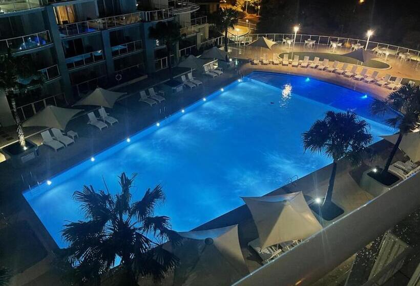 Base Holidays   Ettalong Beach Premium Apartments