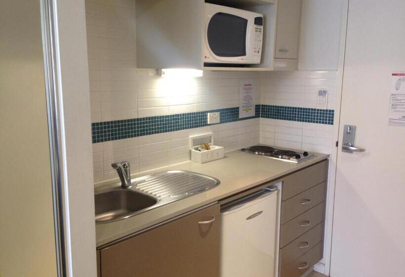 Base Holidays   Ettalong Beach Premium Apartments