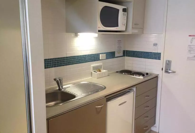 Base Holidays Ettalong Beach Premium Apartments