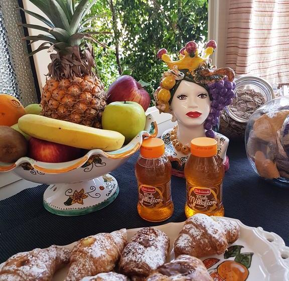 تختخواب و صبحانه Crispi Rooms