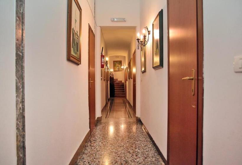 تختخواب و صبحانه Crispi Rooms