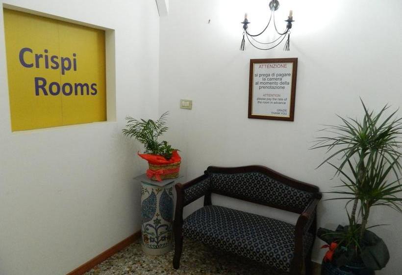 تختخواب و صبحانه Crispi Rooms