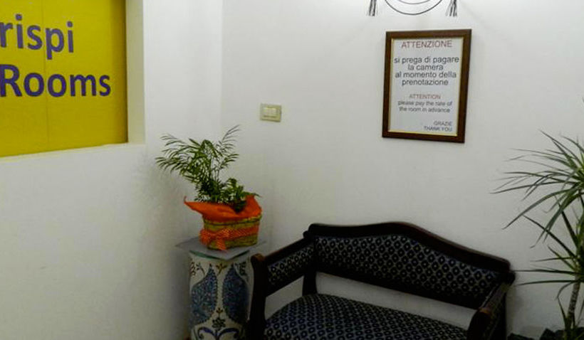 تختخواب و صبحانه Crispi Rooms