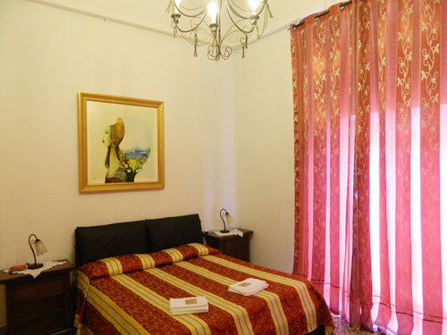 تختخواب و صبحانه Crispi Rooms