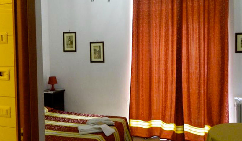 تختخواب و صبحانه Crispi Rooms