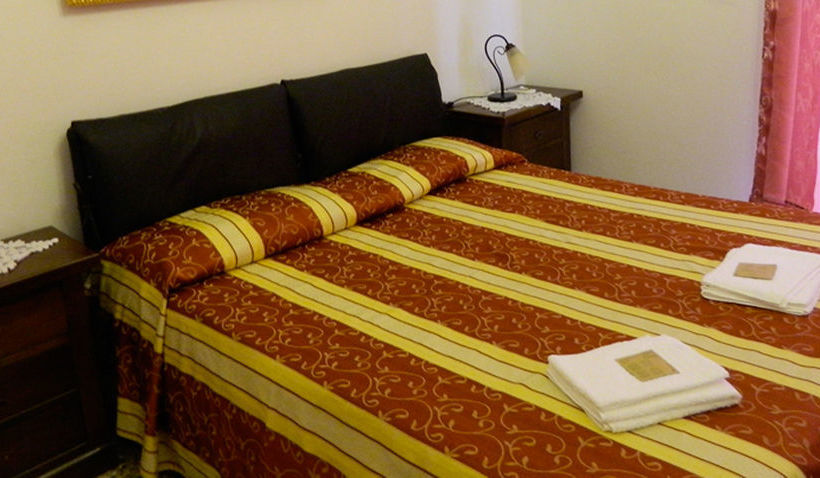 تختخواب و صبحانه Crispi Rooms