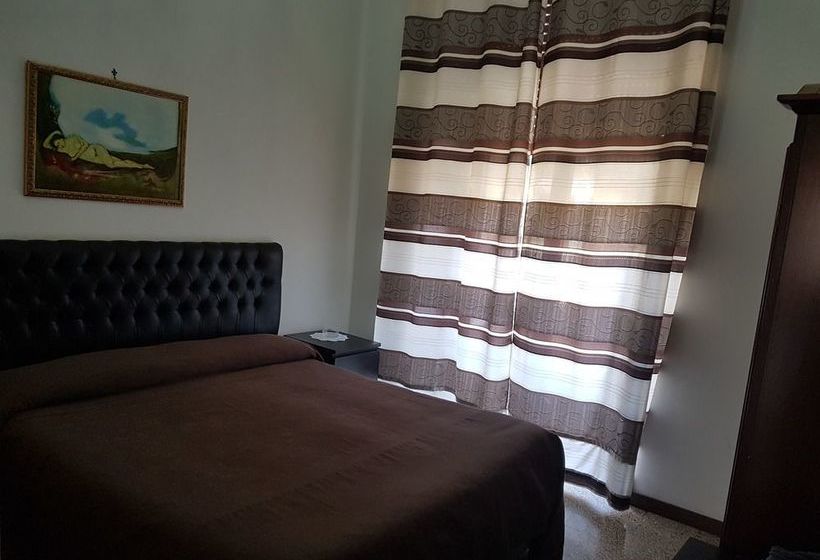 تختخواب و صبحانه Crispi Rooms