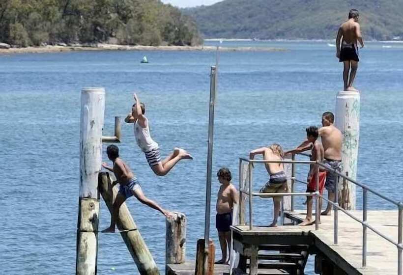 Base Holidays   Ettalong Beach Premium Apartments