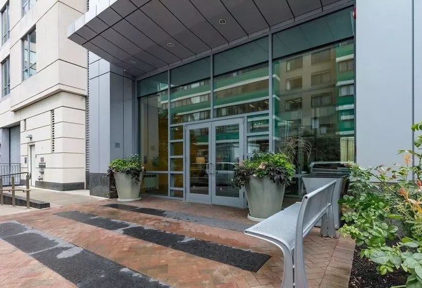 Global Luxury Suites At West End