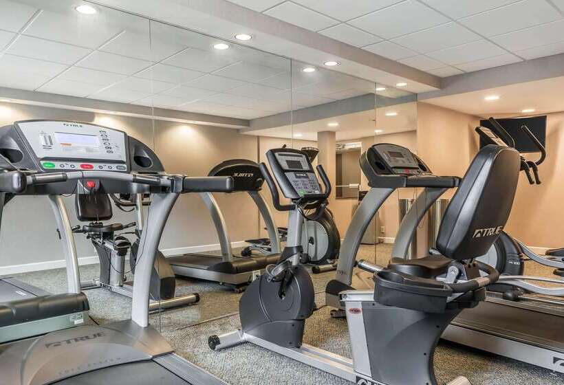 فندق Clarion Inn