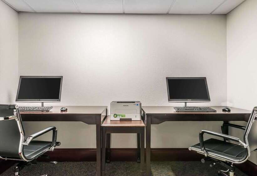 فندق Clarion Inn