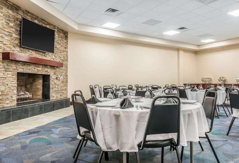 فندق Clarion Inn