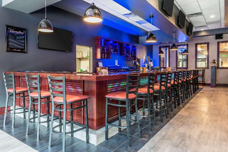 فندق Clarion Inn