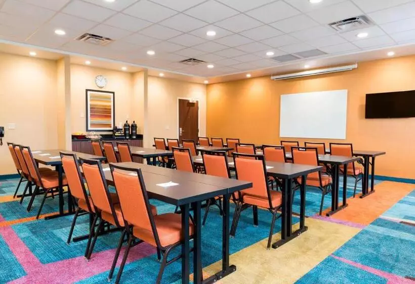 ホテル Fairfield Inn & Suites By Marriott Medina