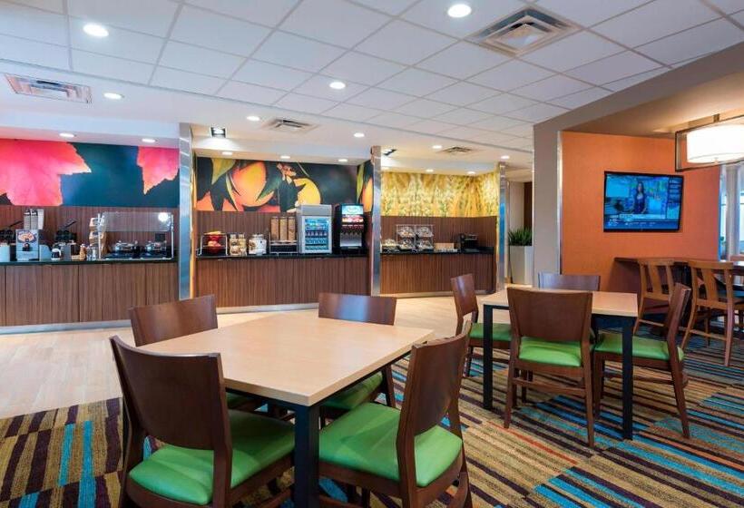 Отель Fairfield Inn & Suites By Marriott Medina