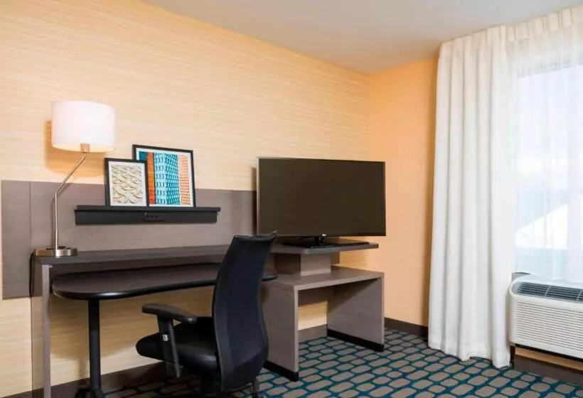 ホテル Fairfield Inn & Suites By Marriott Medina
