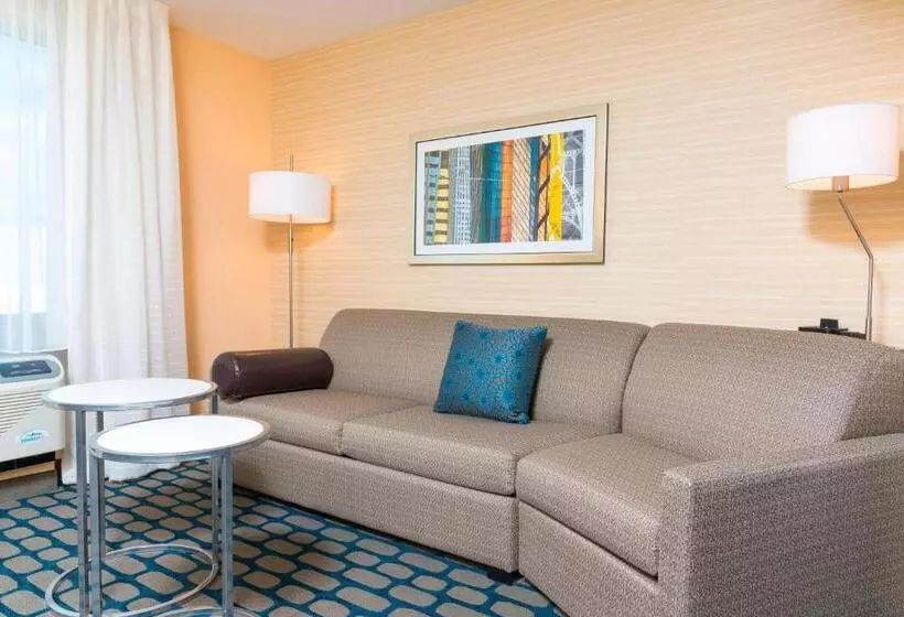 ホテル Fairfield Inn & Suites By Marriott Medina