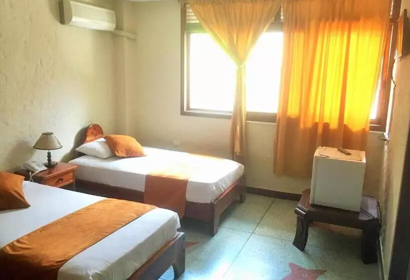 هتل Hostal Estrella De Mar