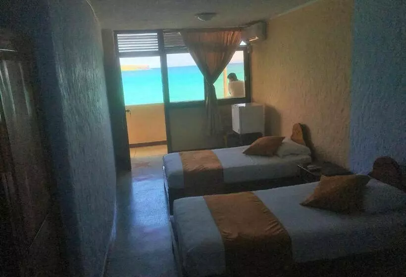 هتل Hostal Estrella De Mar