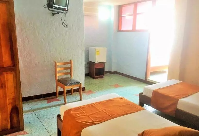 هتل Hostal Estrella De Mar