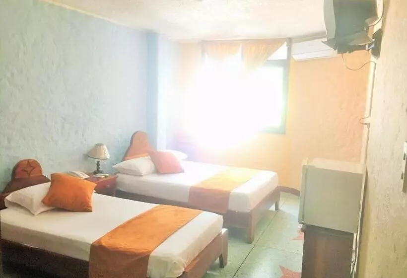 هتل Hostal Estrella De Mar