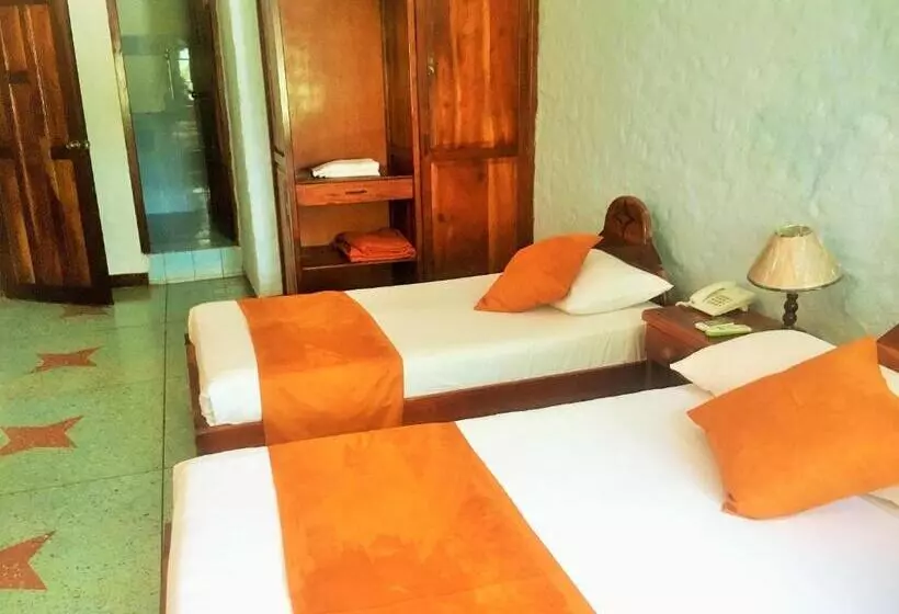 هتل Hostal Estrella De Mar