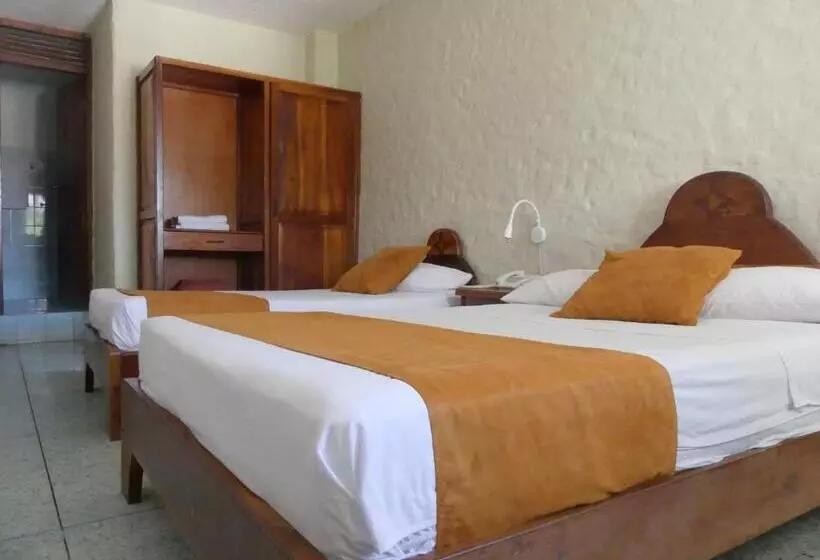 هتل Hostal Estrella De Mar