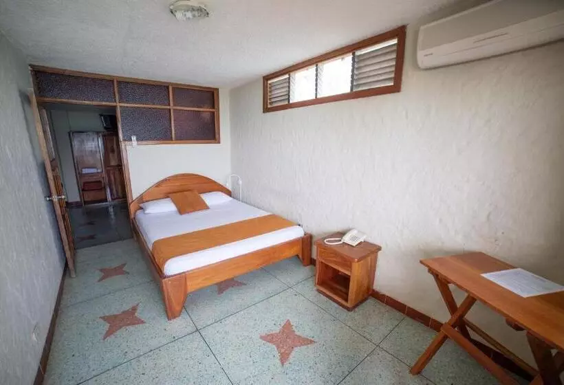 هتل Hostal Estrella De Mar