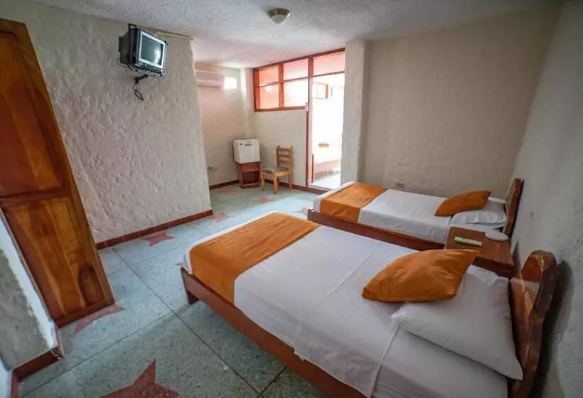 هتل Hostal Estrella De Mar