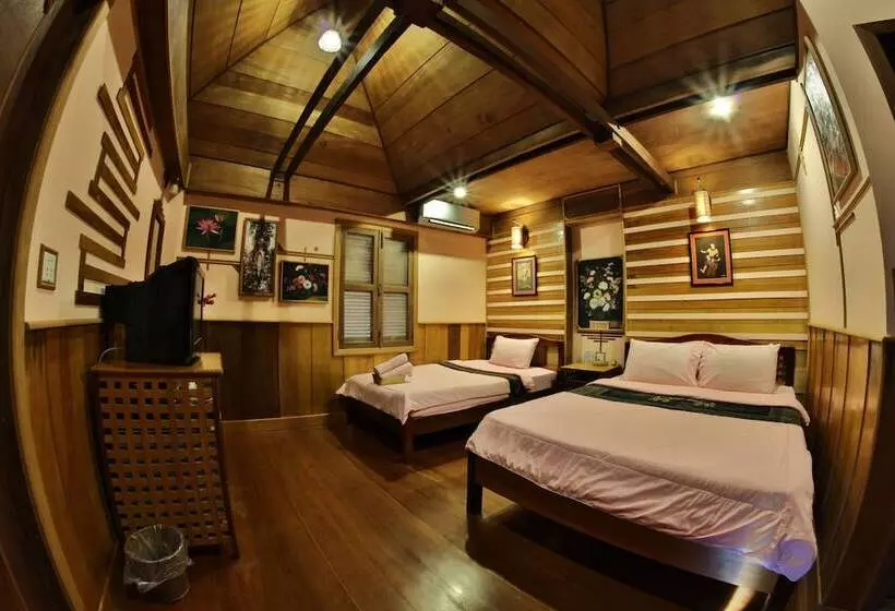 هتل Natural Bungalows Restaurant And Bar
