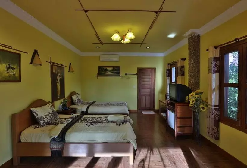 هتل Natural Bungalows Restaurant And Bar