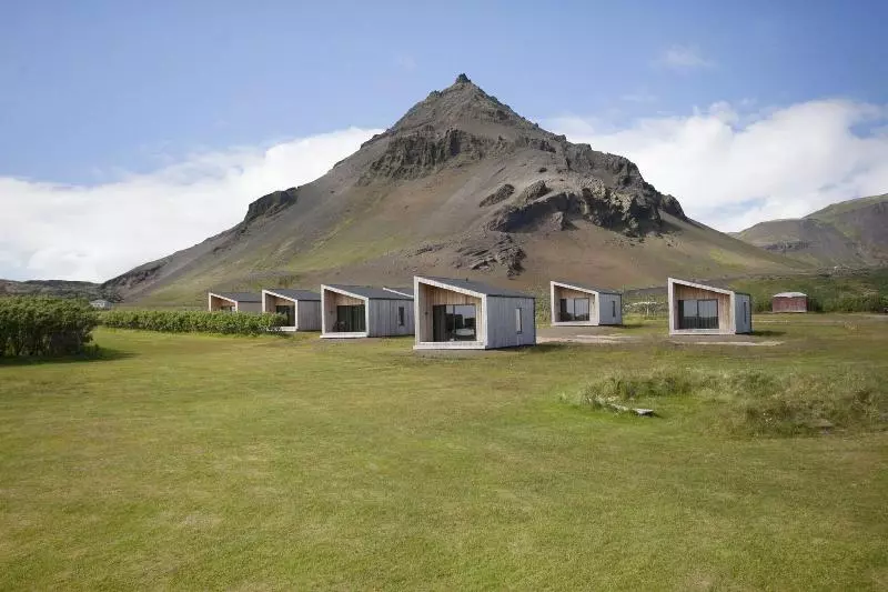 هتل Snjofell Guesthouse