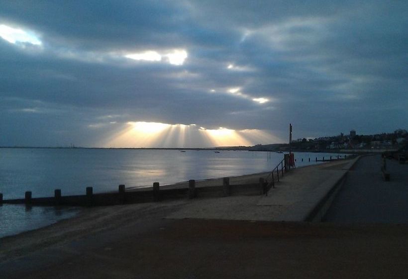 بنسيون The Landings @ 83